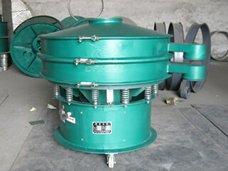 是在支撐座,可以自由移動,配合起來,完美的處理一條生產線,也可叫做移動篩分輸送一體機。